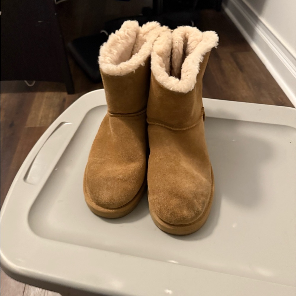 UGG Cream Sheepskin Footwear - Picture 5 of 8